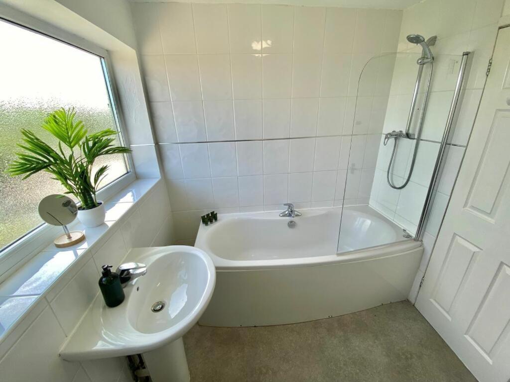 Coventry Huge 4Bed 2Bath Private Parking Nec By Empower Homes Buitenkant foto